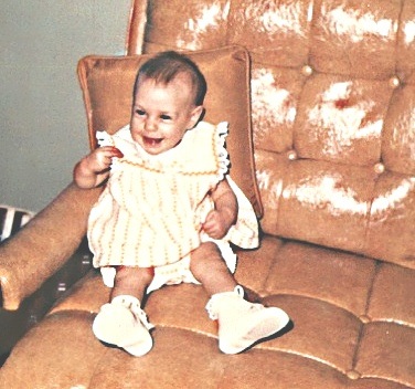 [me baby yellow chair[4].jpg]