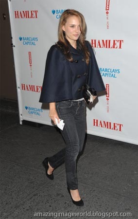 [Natalie Portman at opening night of 'Hamlet'001[3].jpg]