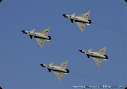 PLA fighter jets perform a manoeuvre001