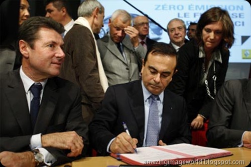 Renault CEO, French Minister sign agreement001
