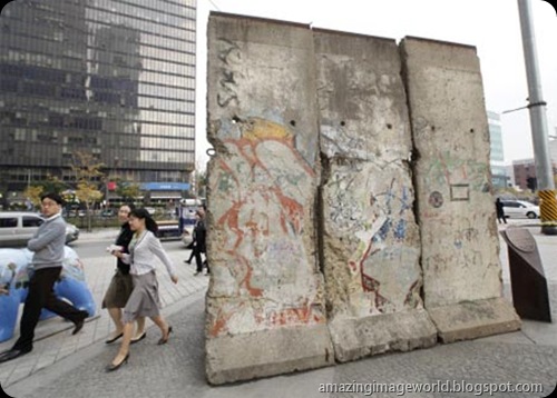 Part of Berlin Wall displayed in Seoul001