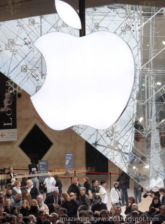 [Apple's first French store at Louvre004[3].jpg]