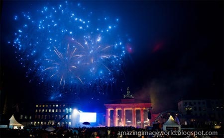 [20th anniversary of the fall of Berlin Wall004[3].jpg]