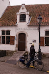 het Veerhuis achter de Sint-Amanduskerk in Sint-Amands