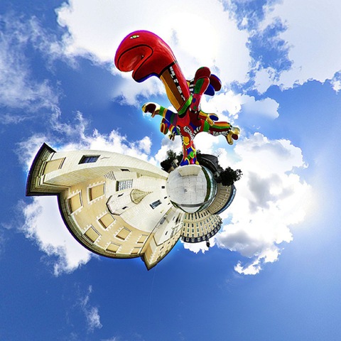 [Ruvre de Niki de Saint-Phalle sur la terrasse du musée des Beaux Arts d'Angers[7].jpg]