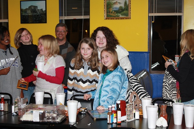 [olivias  birthday and quelf 181[3].jpg]