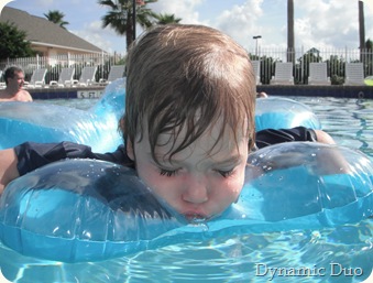 rals hanging in his floater (3)
