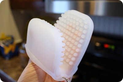 crate and barrel silicone mitt