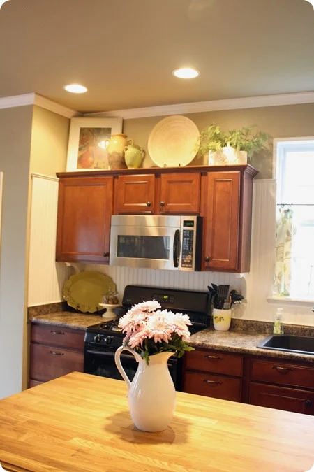 Tips for decorating above kitchen cabinets