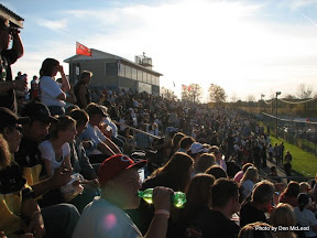 Full Grandstand at 2008 Autumn Colours