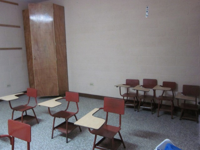 [Classroom in Santa Maria 002[2].jpg]