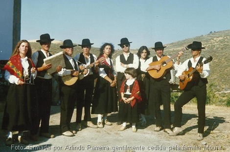 Rancho Folclorico de Castelo Branco. Foto tirada na capela da Vila Velha. Na foto: Angela, Paulo Parreira, Sr.Alberto, Acurcio, Teresa, Peres, Ana Felizbela, Dário e António. 