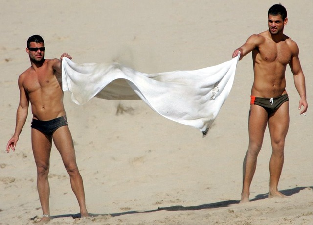 [ricky-martin-beach[4].jpg]