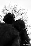 Le Baiser (au jardin des Tuileries)