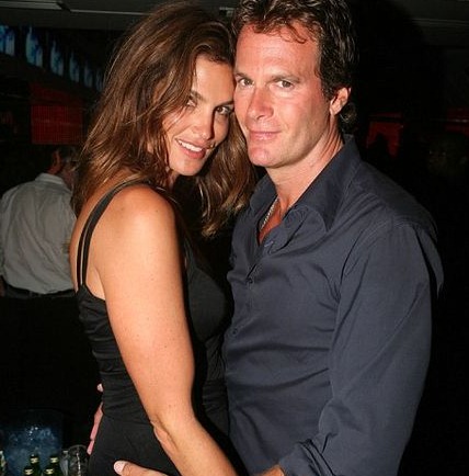cindy-crawford-pole-dance