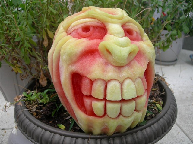 [monster-grin-pumpkin-carving[4].jpg]