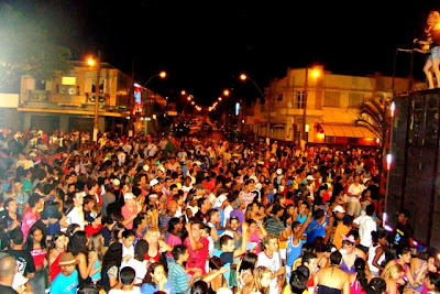 Veja flashes da Avenida na madrugada de sábado