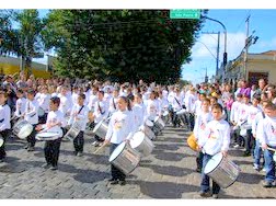 Fanfarra Mirim fez desfile de gente grande