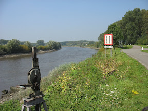 Overal doorlaten naar de uiterwaarden.