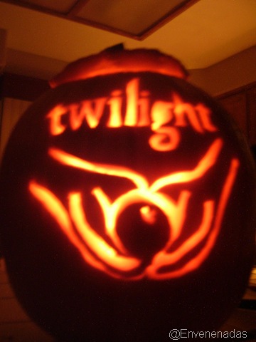 [Pumpkin_Carving__Twilight_by_MidnightRosebud[8].jpg]