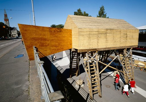 抜き出された屋根裏。(Public Attic)