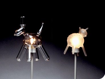 アートに生き残りを賭けた白熱電球 [blown ups]