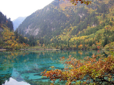 WALLPAPER COLLECTION  The colorful waters of the Jiuzhaigou river