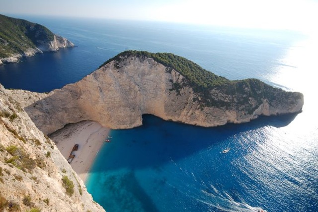 [navagio_beach_1[3].jpg]
