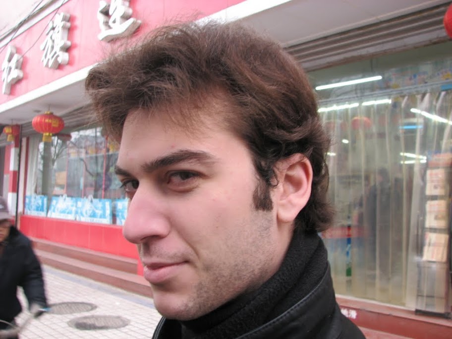 Julien et sa coupe. Julien et sa coupe.