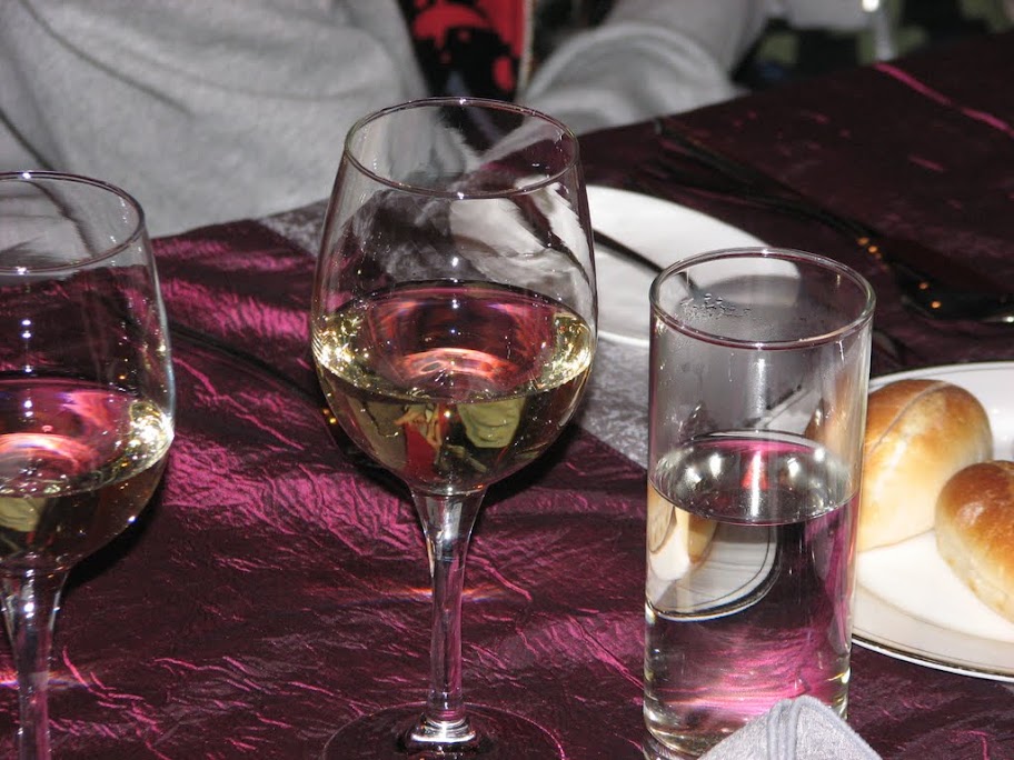 Un verre de Chardonnay. Un verre de Chardonnay.