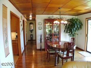 [Dining room[2].jpg]