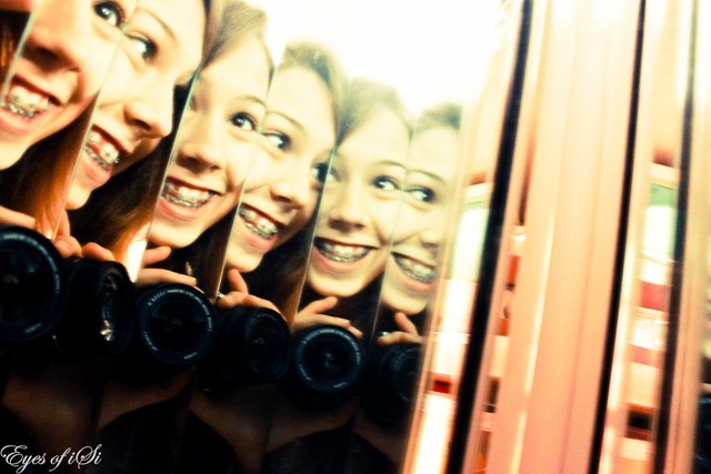 Eyes-of-iSi-Spiegelung-Grinsen