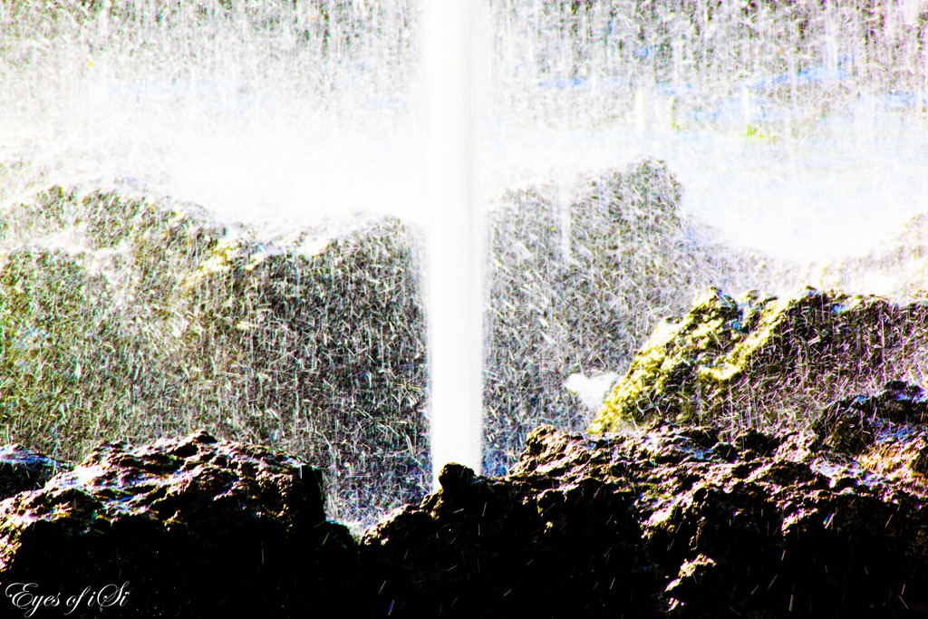 [Eyes-of-iSi-Brunnen-Wasser[3].jpg]