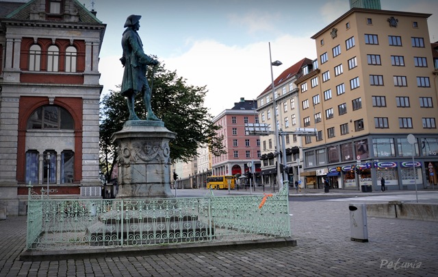 [Holberg37.jpg]
