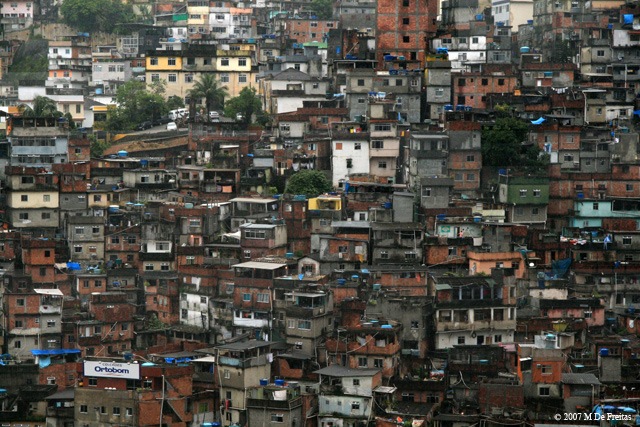 [favela04[3].jpg]