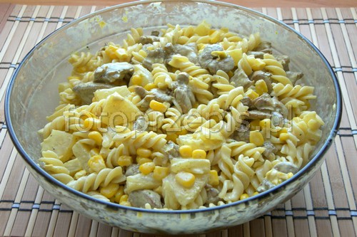 Makaronowa sałatka curry z kurczakiem i ananasem salatki kuchnia polska przepis foto Makaronowa sałatka curry z kurczakiem i ananasem salatki kuchnia polska przepis foto