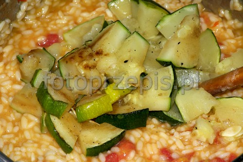 Risotto z grillowaną cukinią i pomidorami kuchnia wloska kuchnia wegetarianska kuchnia europejska przepis foto Risotto z grillowaną cukinią i pomidorami kuchnia wloska kuchnia wegetarianska kuchnia europejska przepis foto