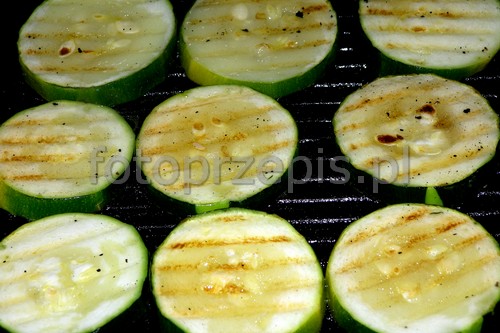 Makaron rigatoni z cukinią z duszonymi pomidorami kuchnia wloska kuchnia wegetarianska kuchnia europejska przepis foto Makaron rigatoni z cukinią z duszonymi pomidorami kuchnia wloska kuchnia wegetarianska kuchnia europejska przepis foto