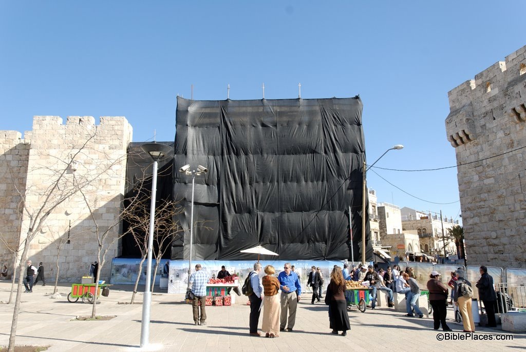 [Jaffa Gate under scaffolding, tb011610598[3].jpg]