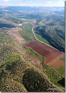 Elah Valley aerial from west, tb011606778