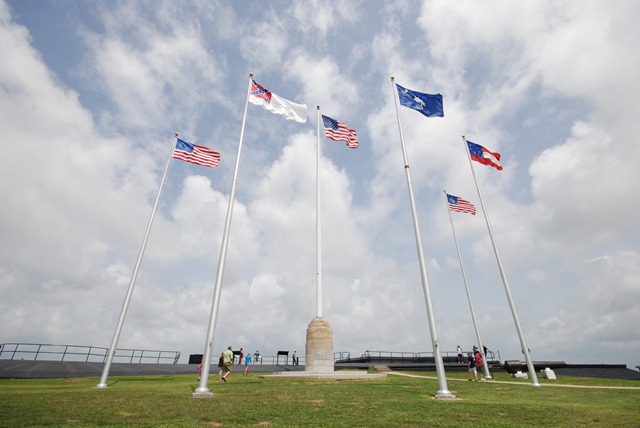 [2010-07-17 Fort Sumter 109[2].jpg]