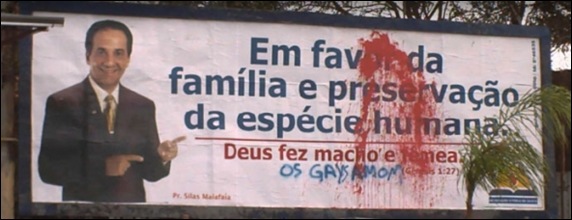 Cartaz do pastor Silas Malafaia foi pixado no Rio de Janeiro outdoor rio pixado