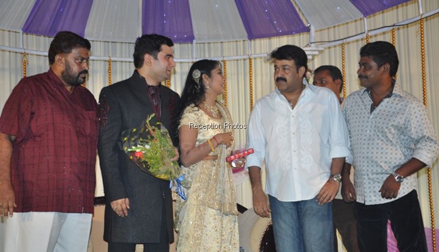 [mohanlal navya nair wedding reception[13].jpg]