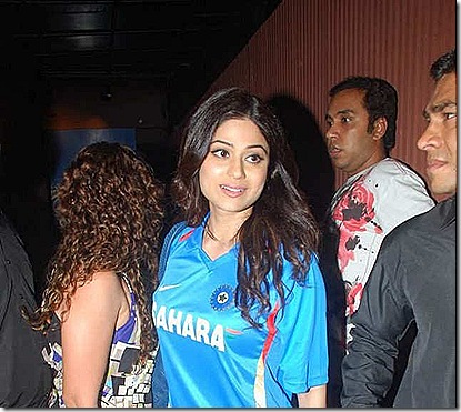 bolly-wood-actress-enjoy-icc-wc-cup-2011