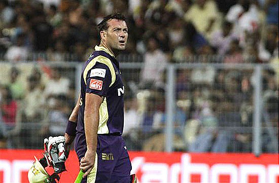 [Jacques Kallis  walks back to the pavilion after his dismissal -kolkata-vs-decan-charges-ipl match-2011[4].jpg]
