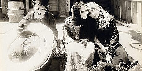 [charlie_chaplin_with-his-relative[4].jpg]