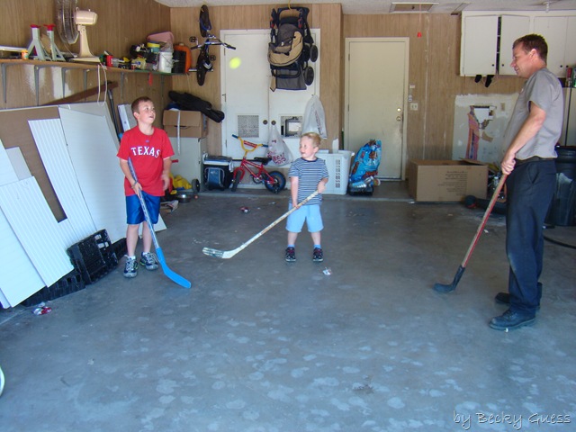 [05-20-10 garage hockey 16[2].jpg]