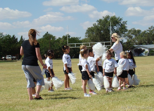 [09-18-10 First tackle game Zachary 32[5].jpg]
