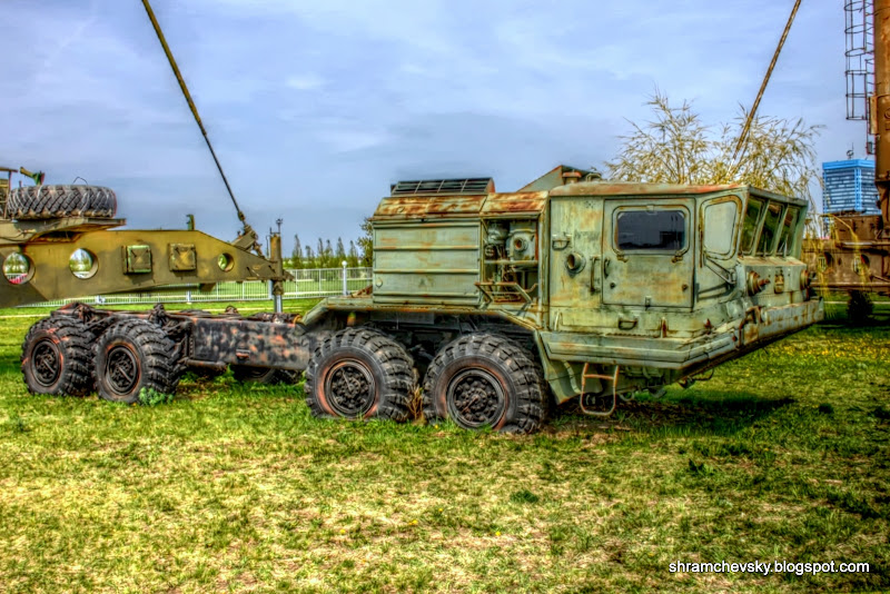 КЗКТ-7428 Тягач Четырехосный