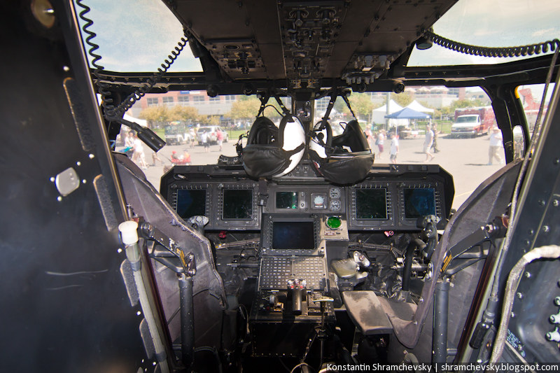 V-22 Osprey multi-mission, military, tiltrotor aircraft inside cockpit В-22 Оспри многоцелевой военный конвертоплан винтокрыл кабина внутри